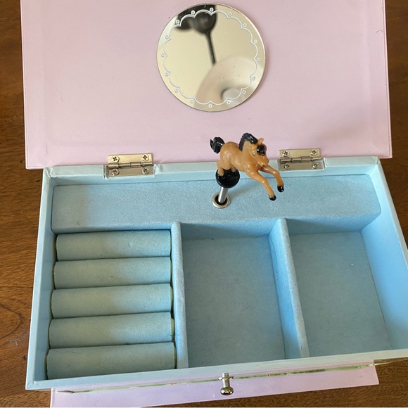 Horsey jewelry box. - Picture 2 of 4